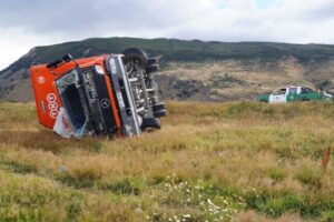 Fuerte viento volcó a camión que se dirigía a Punta Arenas