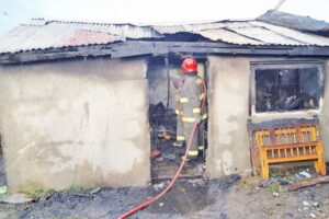 Adulto mayor resultó damnificado en incendio