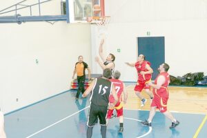 Se reanuda la competencia del maxibásquetbol