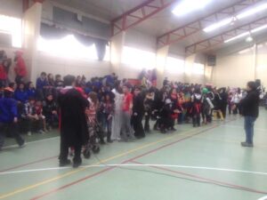 Con fiesta de disfraces escuela Manuel Bulnes celebra 25 años