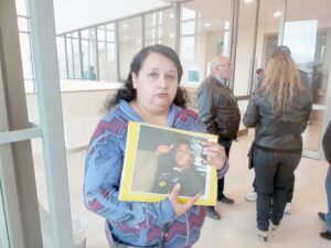 Madre de joven muerto en accidente logró que continúe la investigación