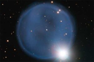 Astrónomos captan “anillo de diamante cósmico”