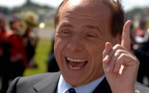 Silvio Berlusconi niega rumores de venta del Milan