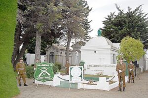 Carabineros realizó romería en el cementerio municipal