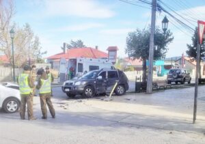 Dos heridos deja colisión de alta energía en Puerto Natales