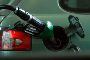 Precio de las bencinas subiría $ 12 en promedio esta semana