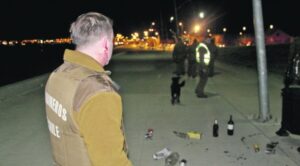 Fiesta clandestina en costanera termina con golpes y detenidos