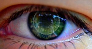 Google patenta lente de contacto con cámara
