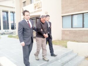 Formalizado por realizar tocaciones a menor en taxi colectivo