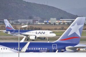 Lan cancela dos vuelos y reprograma 10 entre Santiago y Punta Arenas