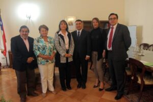 Ministra Villegas inicia trabajo con municipios para cumplir medida 12