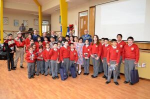 Alumnos de Laguna Blanca conmemoraron aniversario de la FACh