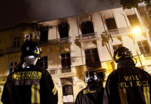 Ministra Saball evalúa en terreno daños provocados por incendio en Valparaíso