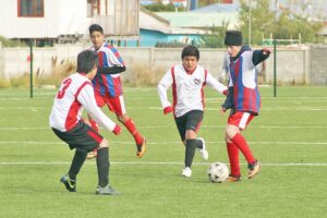 Con atractivos partidos continúa torneo en la “18”