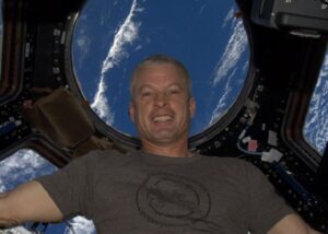 Astronauta publica la primera 