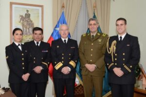 Comandante en jefe de la III Zona Naval efectuó los saludos protocolares a Carabineros