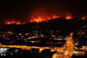 Incendio en Valparaíso: al menos 11 muertos, 500 viviendas destruídas y 3 mil damnificados