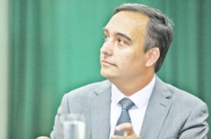En Santiago intendente Flies espera completar nominaciones