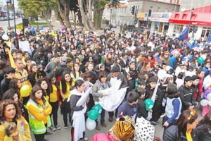 Liceo Experimental marchó en su 14º aniversario