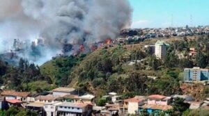 Reanudan evacuación y se mantiene la Alerta Roja
