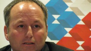 Ex ministro de Energía asume como nuevo gerente general de ENAP