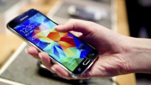 Samsung saca a la venta en todo el mundo el 'smartphone' Galaxy S5