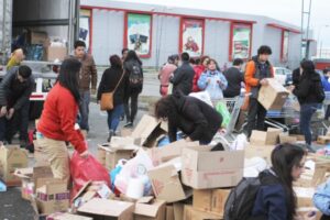 Autoridades llaman a colaborar con damnificados por incendios en Valparaíso