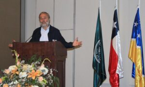 Santo Tomás inauguró oficialmente su año académico con clase de Benito Baranda