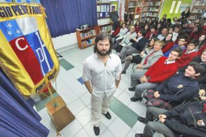 Diputado impartió charla de liderazgo juvenil