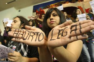 Autoridades buscan fórmulas para despenalizar el aborto