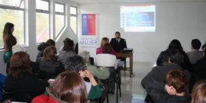 Capacitan a representantes de organizaciones sobre origen de violencia contra la mujer