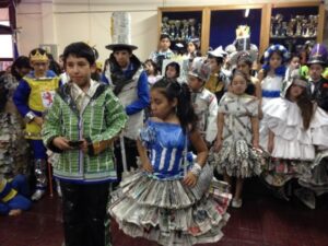 Escuela Villa Las Nieves celebra aniversario con desfile