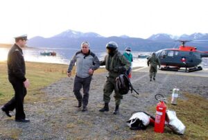 Helicóptero de la Armada evacuó a patrón de lancha