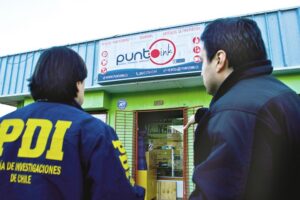 Asaltan a mujer a  plena luz del día en su local comercial