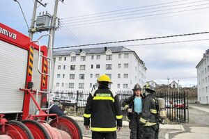 Inflamación de asadera en interior de horno movilizó a unidad de Bomberos
