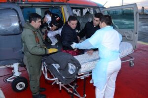 Helicóptero de la III Zona Naval evacuó a ciudadano desde Porvenir