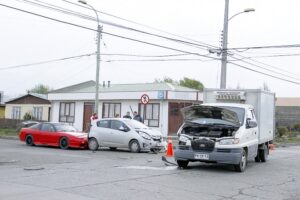 Directora del Injuv protagonizó  triple colisión y resultó lesionada