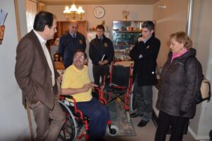 Rotary Club Austral y Seremi de Salud entregaron sillas de ruedas a personas con certificación de discapacidad