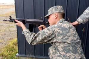 53 soldados realizaron primera instrucción de tiro