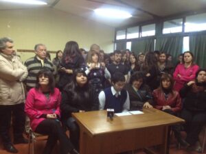 Profesores y comunidad educativa mantiene apoyo a director destituido