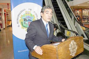 Agresor de ex jefe de eventos fue desvinculado