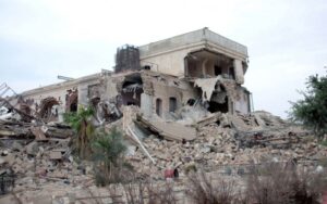 Siria: Rebeldes pulverizan lujoso hotel y matan a 50 soldados