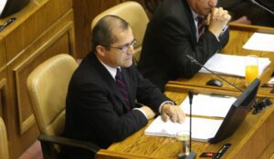 Diputado Rosauro Martínez es desaforado por muerte de miristas en 1981