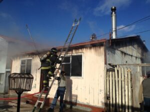 Incendio destruye domicilio en la Población 18 de Septiembre