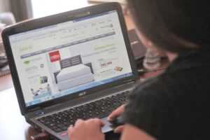 Director del Sename llama a fiscalizar a menores que utilicen redes sociales