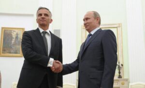 Putin pide aplazar referéndum separatista y apoya presidenciales