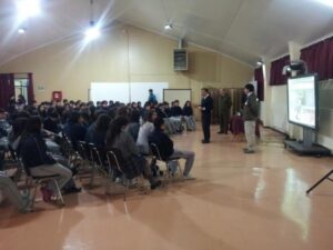 Carabineros ofrece charlas preventivas a estudiantes