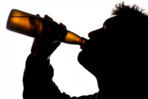 Editorial: La elevada ingesta de alcohol