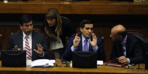 Diputados aprueban artículo que elimina el FUT y ratifican alza de impuestos al alcohol, bebidas y vehículos diesel