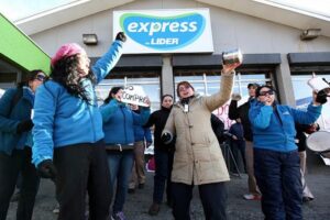 Trabajadores de Líder Express en Punta Arenas iniciaron huelga indefinida